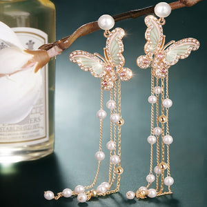 Elegant and Chic Pearly Butterfly Earring and Sweater Necklace