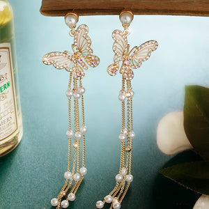 Elegant and Chic Pearly Butterfly Earring and Sweater Necklace